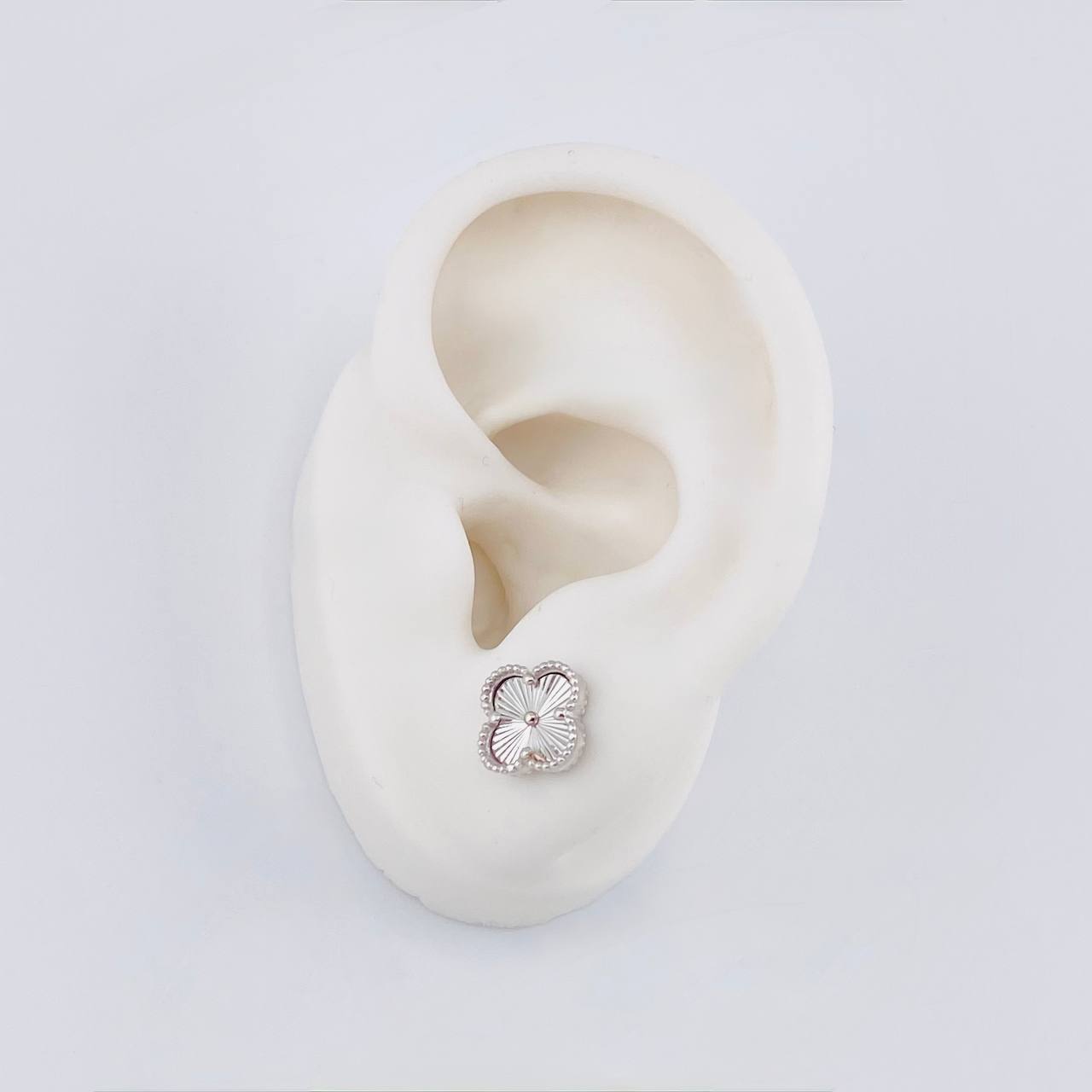 Topos Trebol Diamantado 2.95 g / in / 8.5 mm Oro Blanco 18K