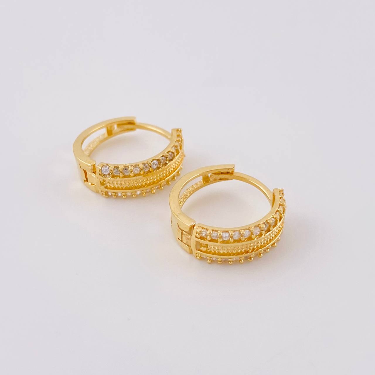 Hoop Earrings Punteado Channel 2.7 g / 1/2 in 18K Yellow Gold