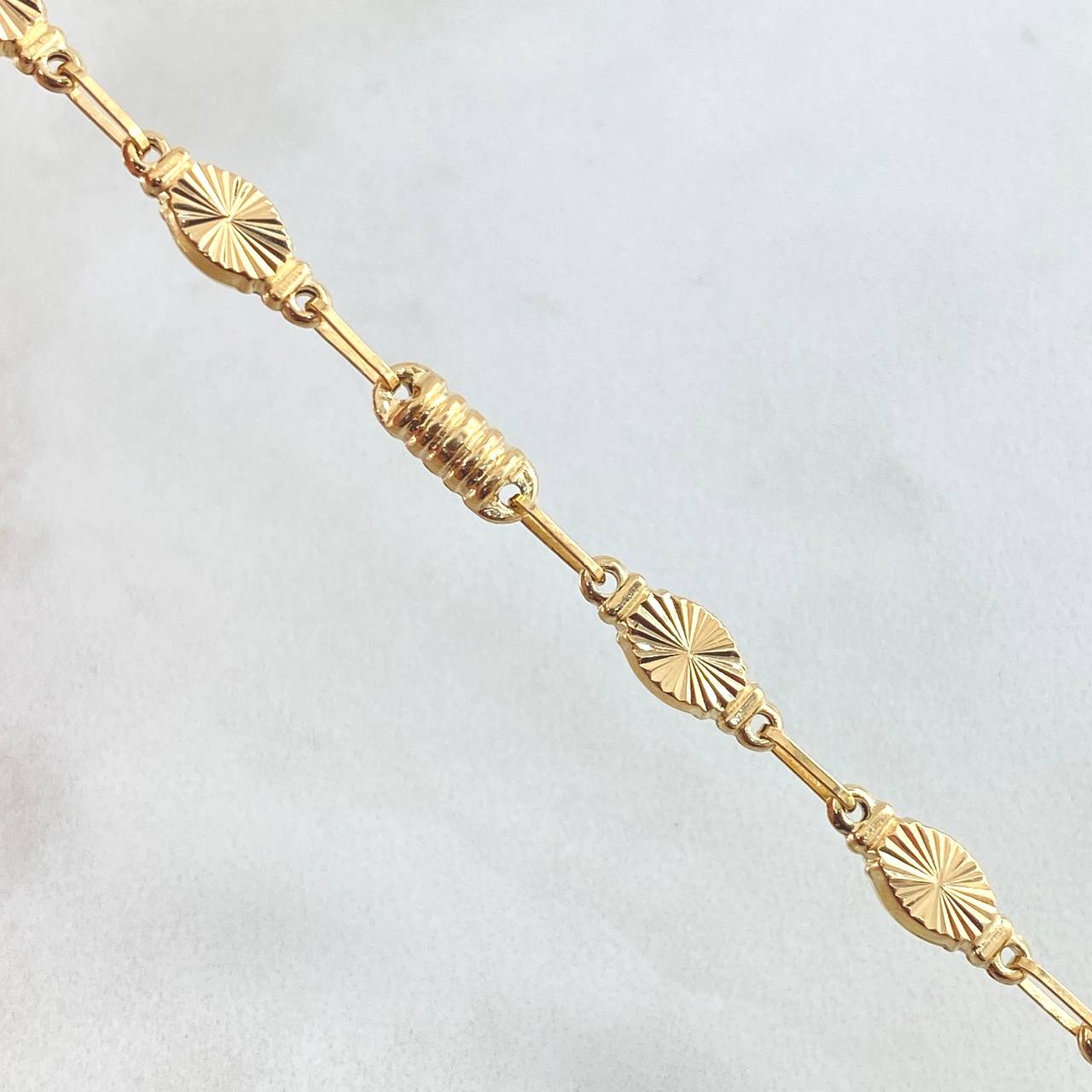 Rustic Petal Bracelet 4.5gr / 7.9in / 18K Yellow Gold