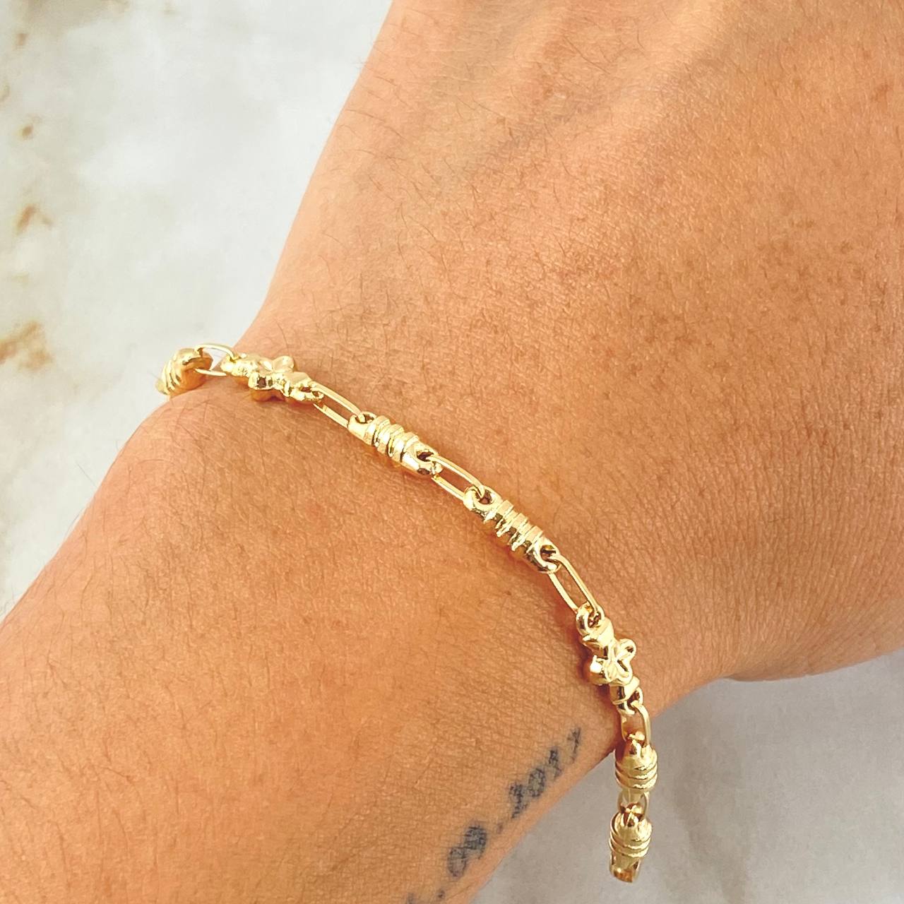 Pulso Rustico Cilindro Trebol 3.95gr / 21cm / Oro Amarillo 18K