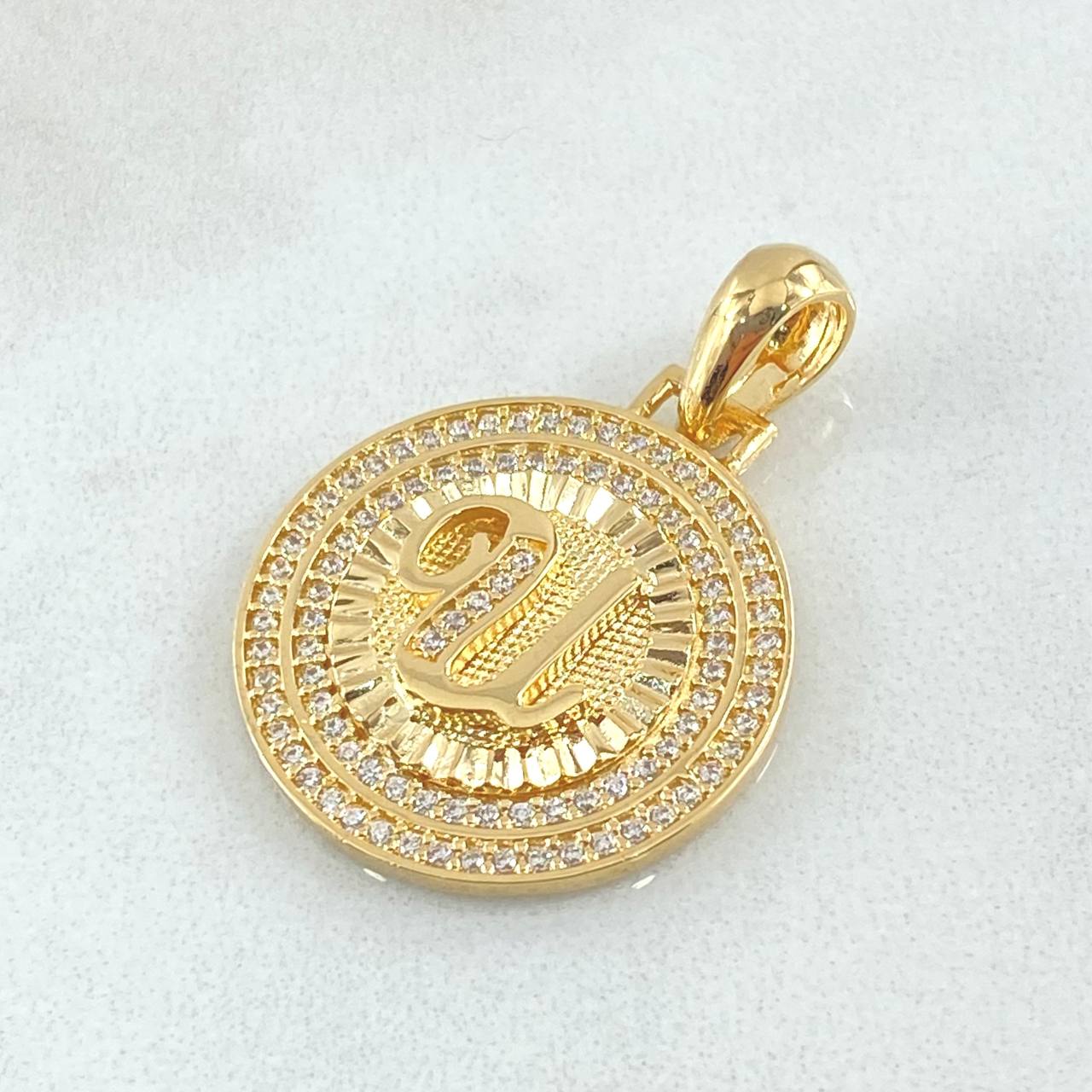 Dije Medalla Letra U 4.65 g / 1 1/4 in Oro Amarillo 18K