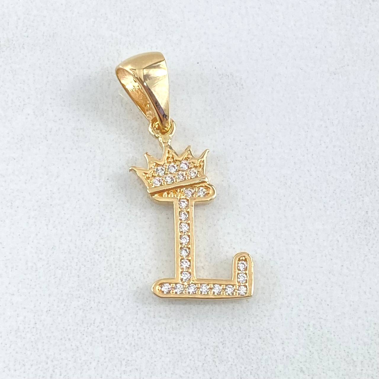 Dije Letra L Corona 1.7gr / 1 in / Oro Amarillo 18K !