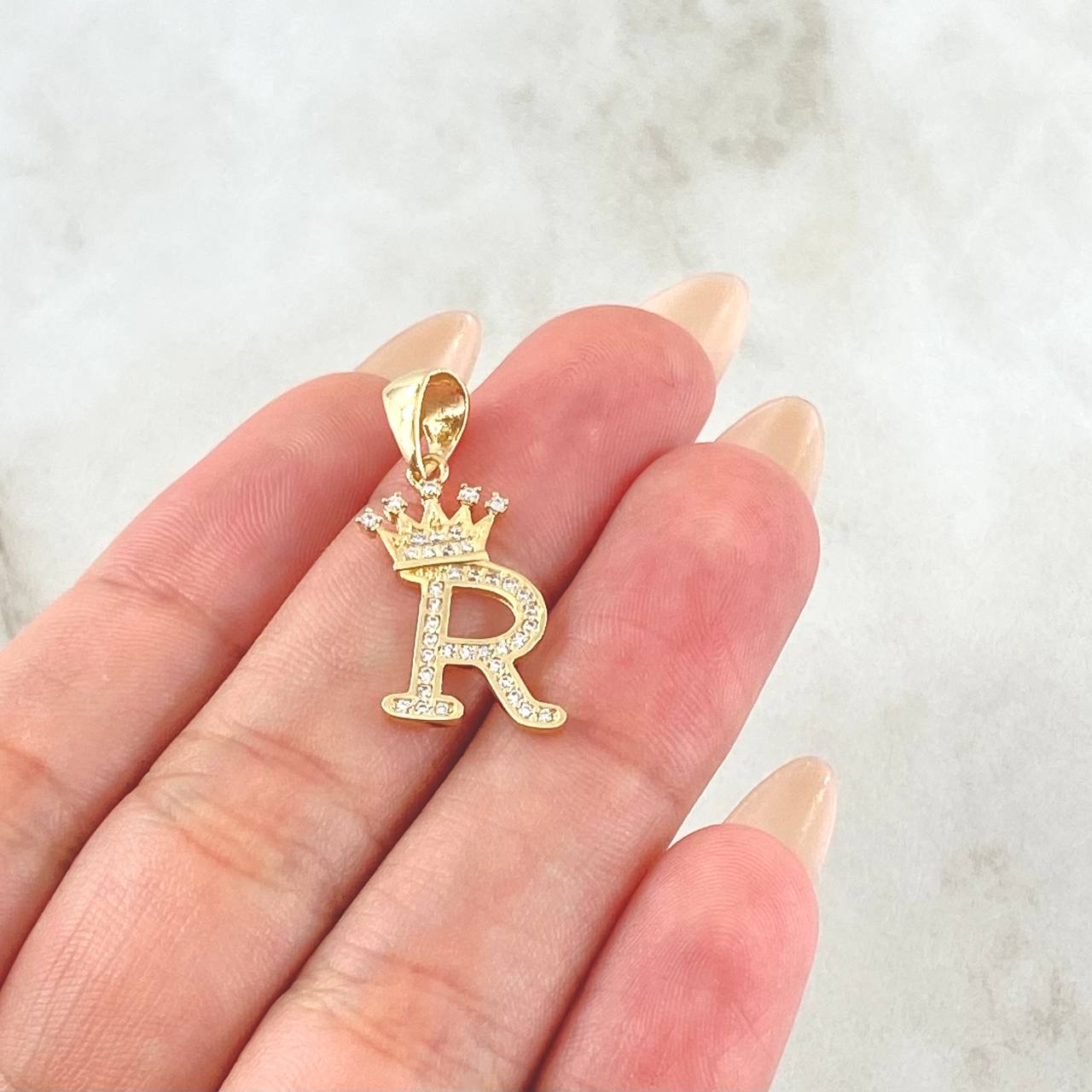 Pendant Crown Letter R 1.9gr / 3cm / 18K Yellow Gold ©
