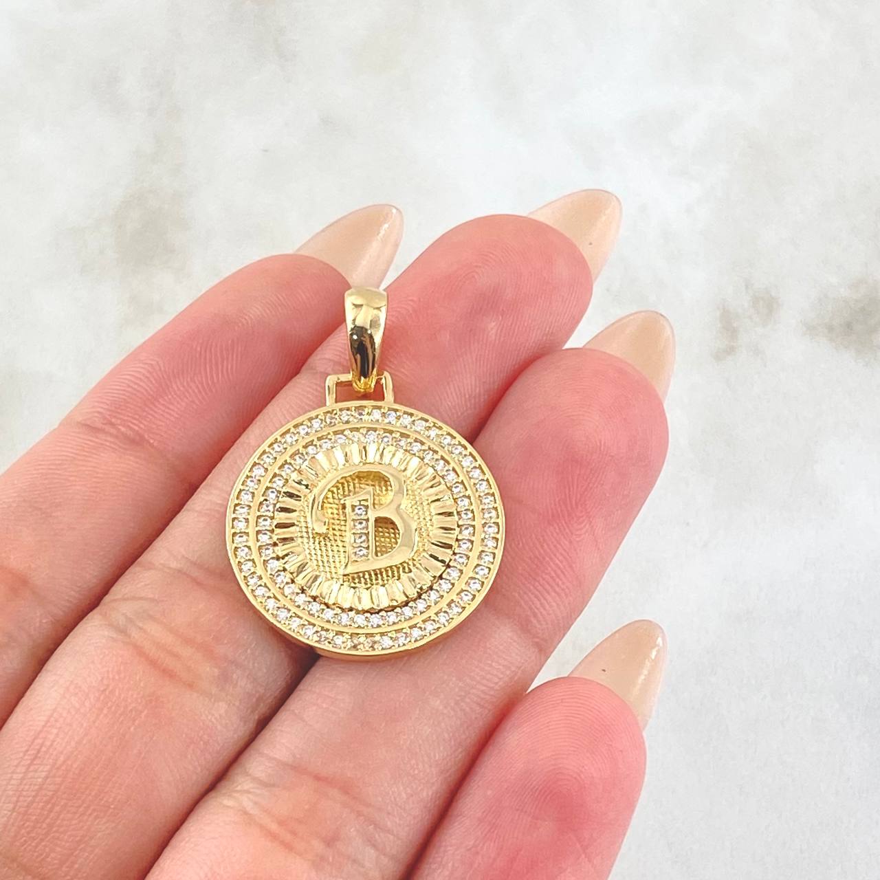 Pendant Medal Letter B 4.5gr / 1 1/4 in / Yellow Gold 18K