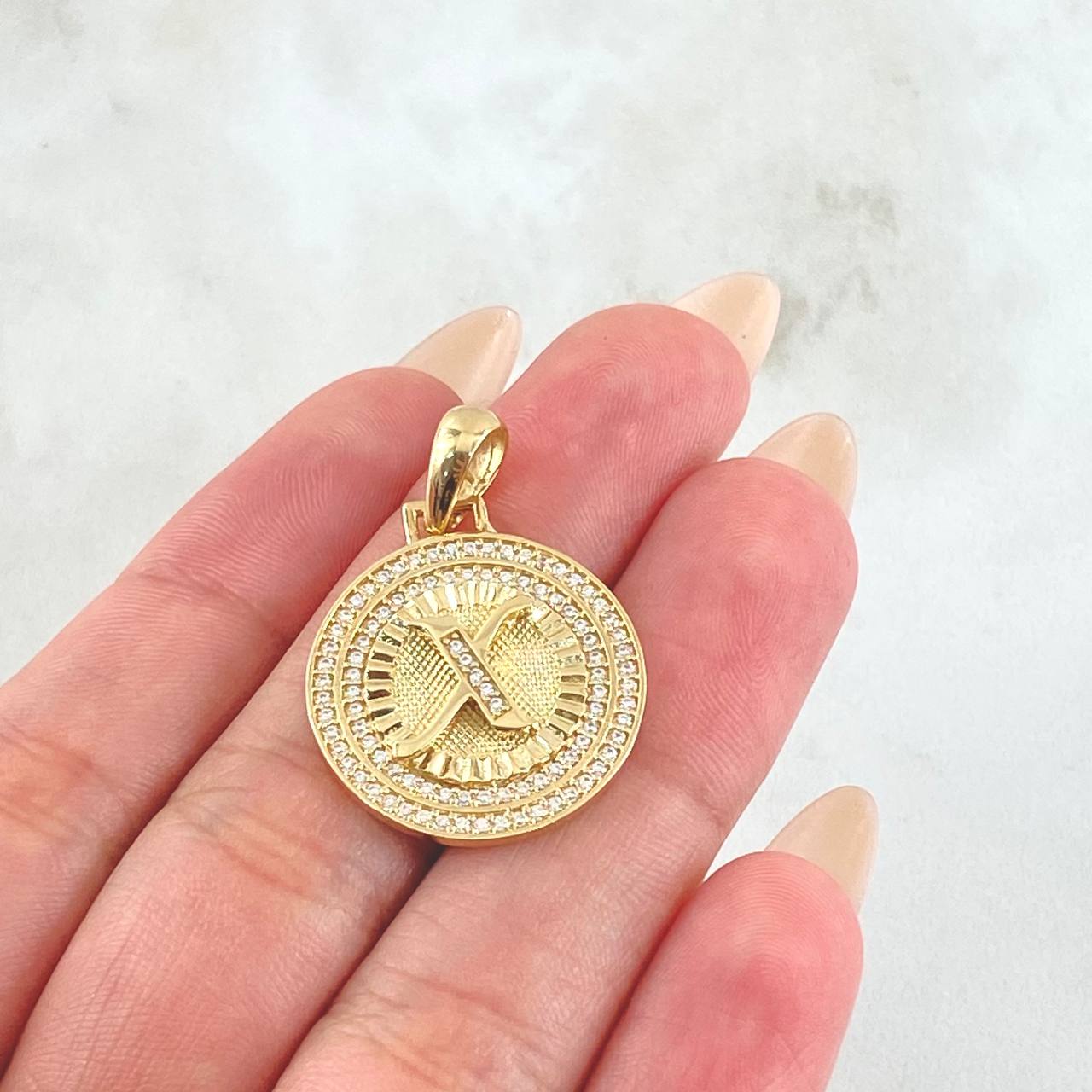 Dije Medalla Letra X 4.65g / 1 1/4 in Oro Amarillo 18K
