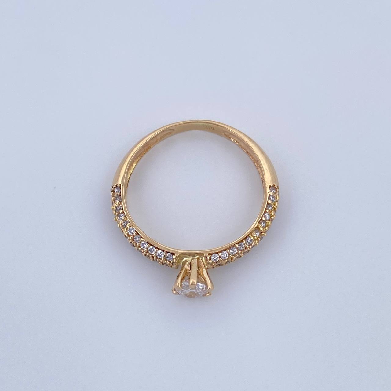 Anillo Solitario Churumbela 2.65gr / T5 3/4 / Circones Blancos Oro Amarillo 18K $