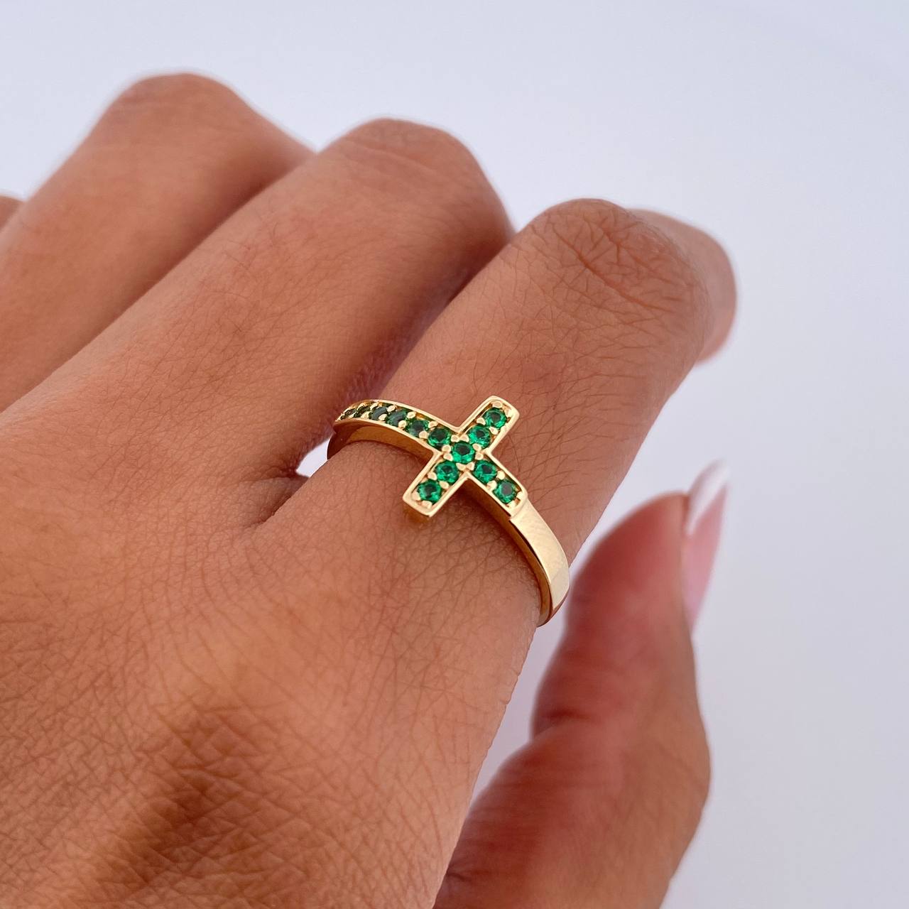 Anillo Cruz 1.7gr / T6 1/4 / Circones Verdes Oro Amarillo 18K $