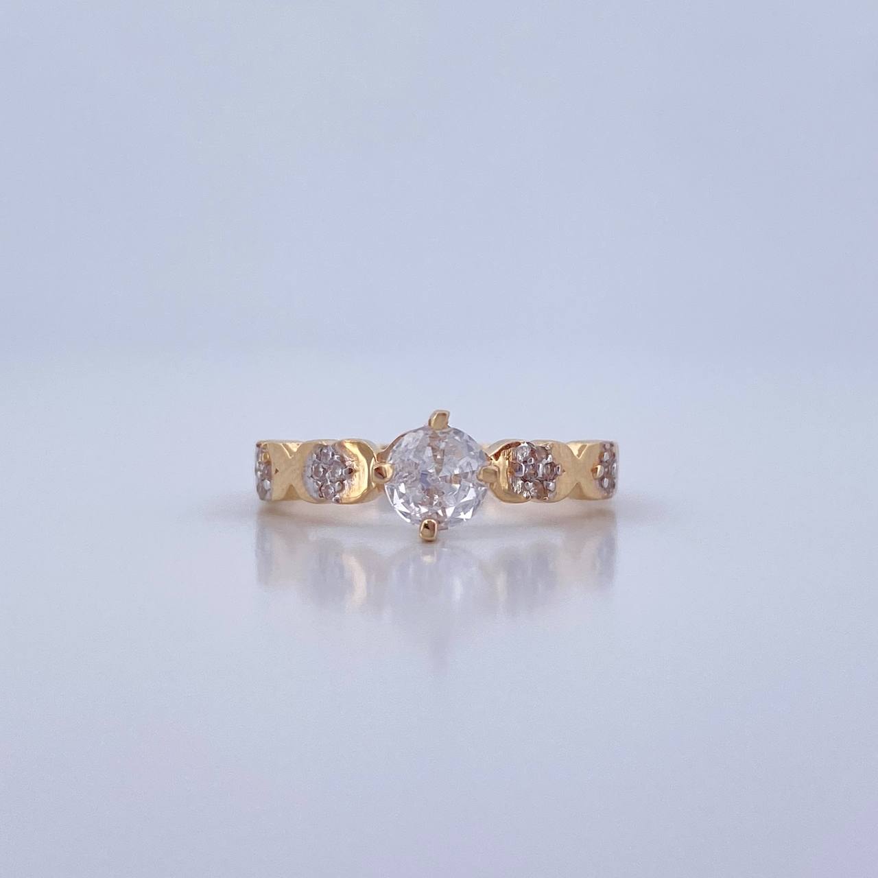 Anillo Solitario X 2.45gr / T5 3/4 / Circones Blancos Dos Oros Amarillo Blanco 18K $