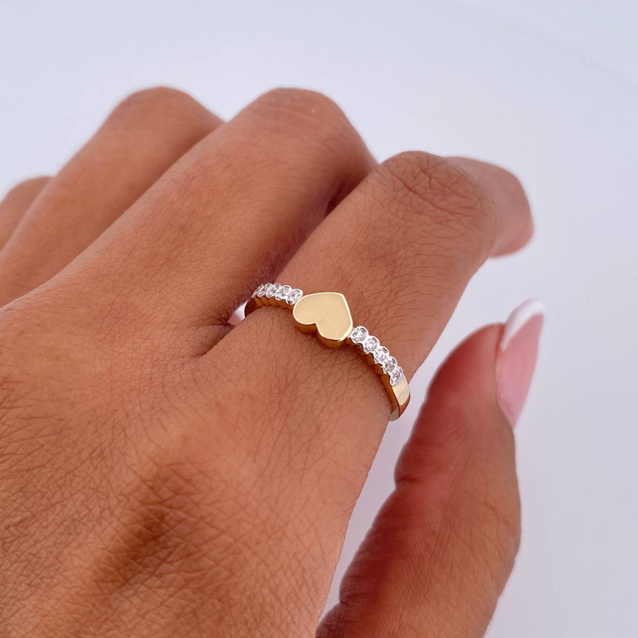 Anillo Corazon 1.55gr / T6 1/2 / Circones Blancos Dos Oros Amarillo Blanco  18K $