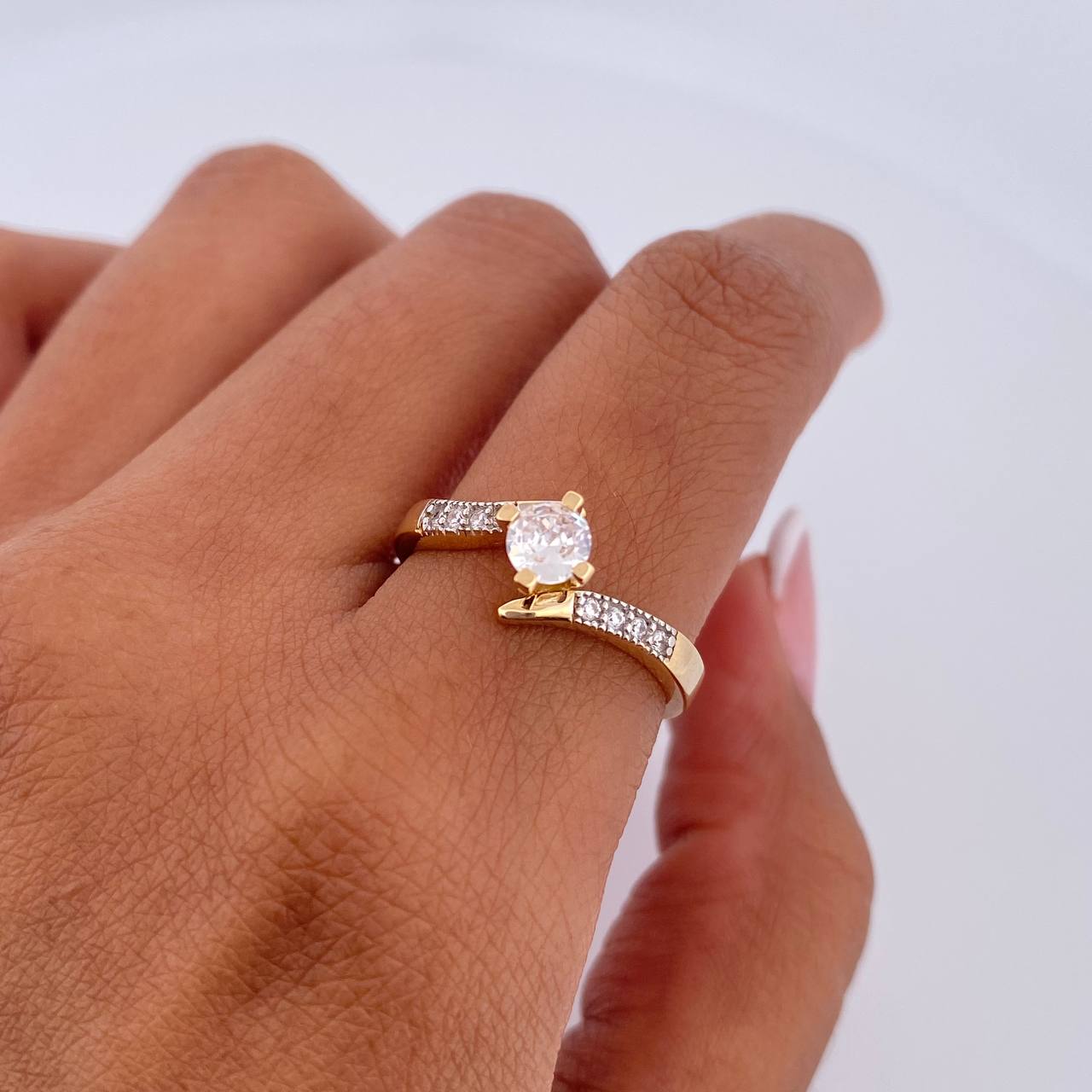 Ring Inverted Lines 2.95gr / T7 1/4 / White Zircons Two Yellow White Gold 18K $