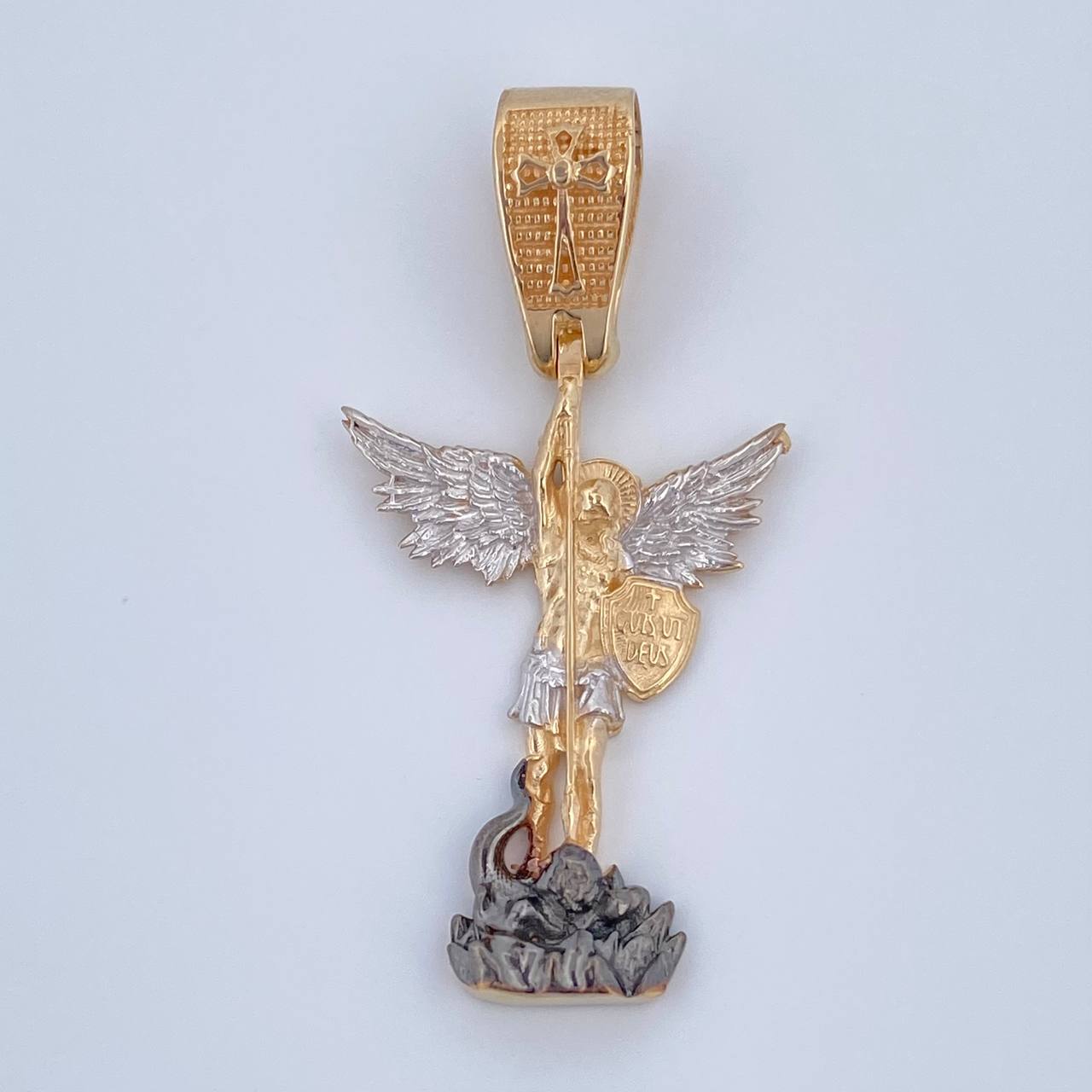 Pendant San Miguel Archangel 4.95gr / 3.8cm / Three Golds 18K $