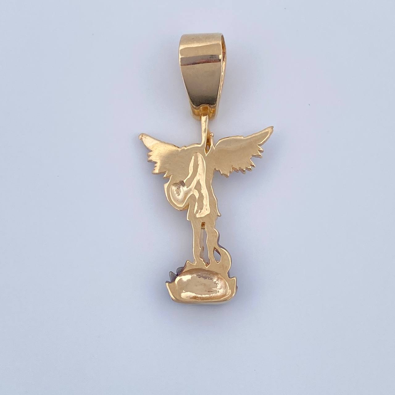 Pendant San Miguel Archangel 4.95gr / 3.8cm / Three Golds 18K $