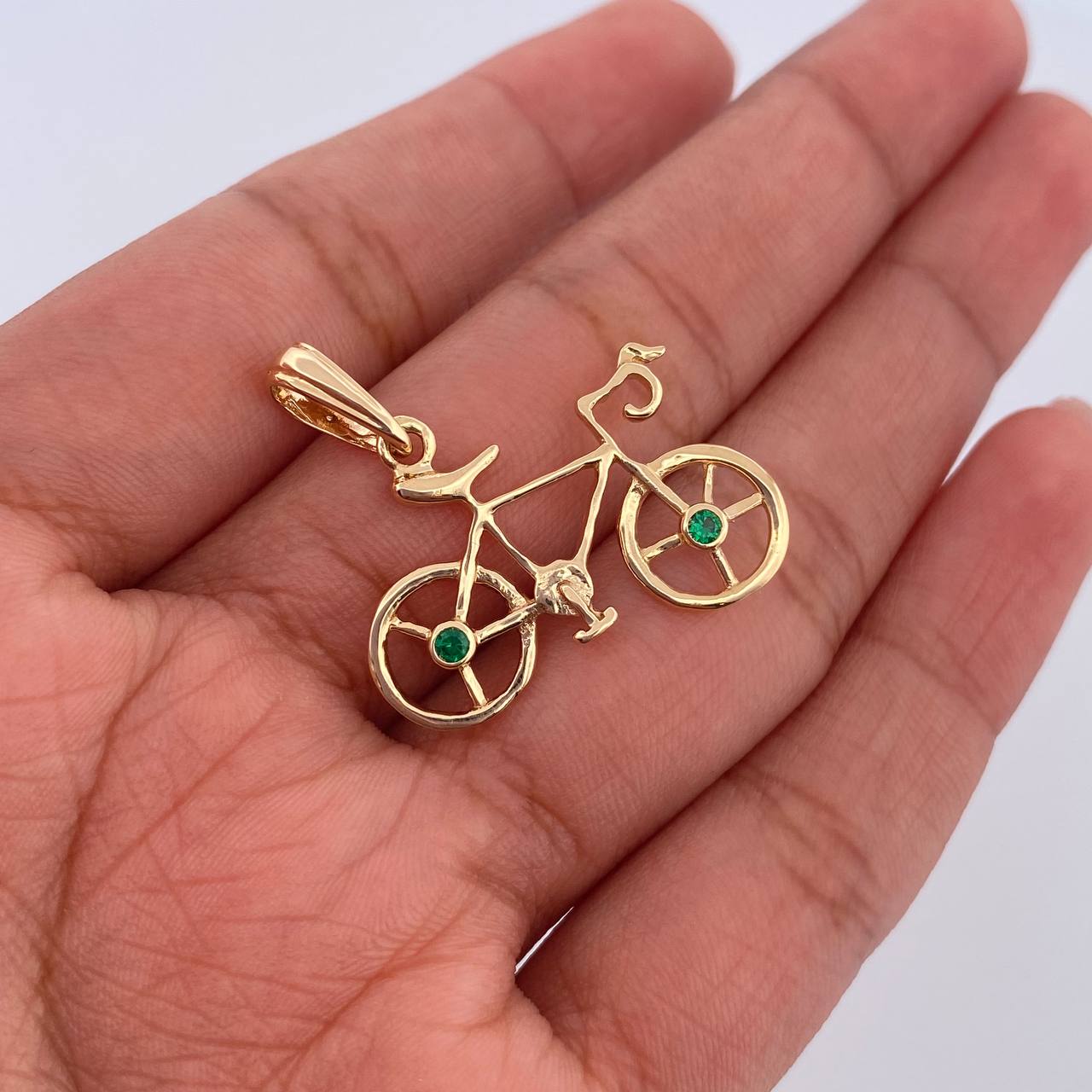 Dije Bicicleta 2.5gr / 2.5cm / Circones Verdes Oro Amarillo 18K $