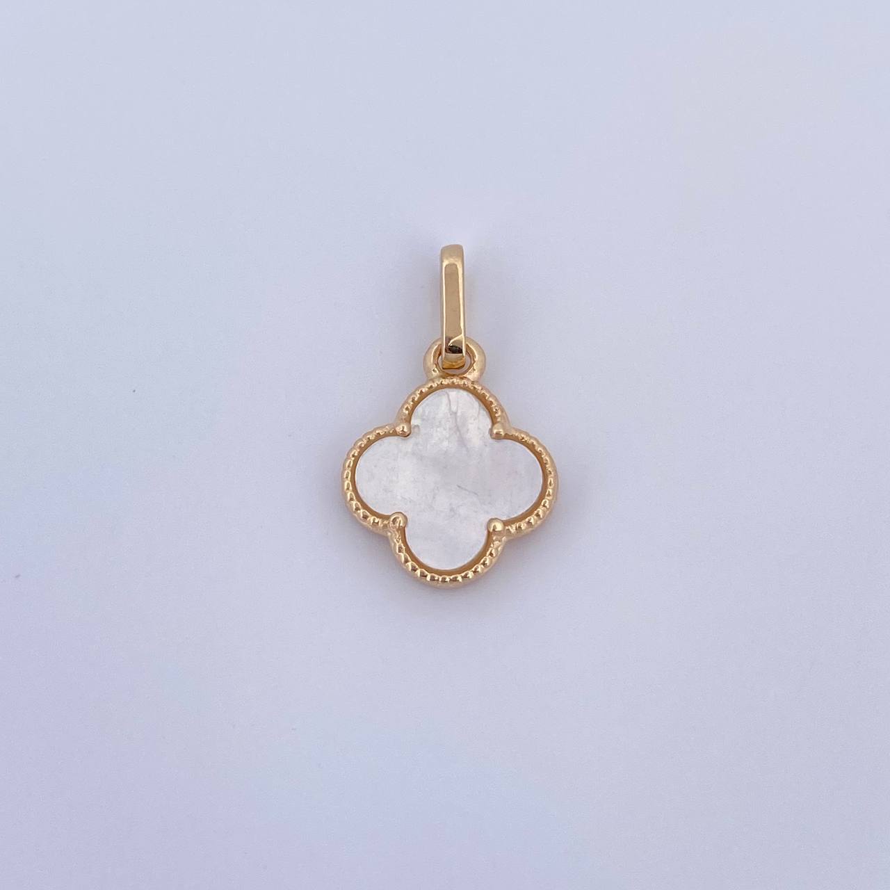 Dije Trebol 1.1gr / 2cm / Nacar Blanco Oro Amarillo 18K &