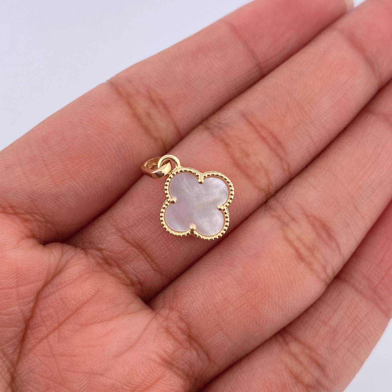 Pendant Clover 1.25gr / 2cm / White Mother of Pearl Yellow Gold 18K $