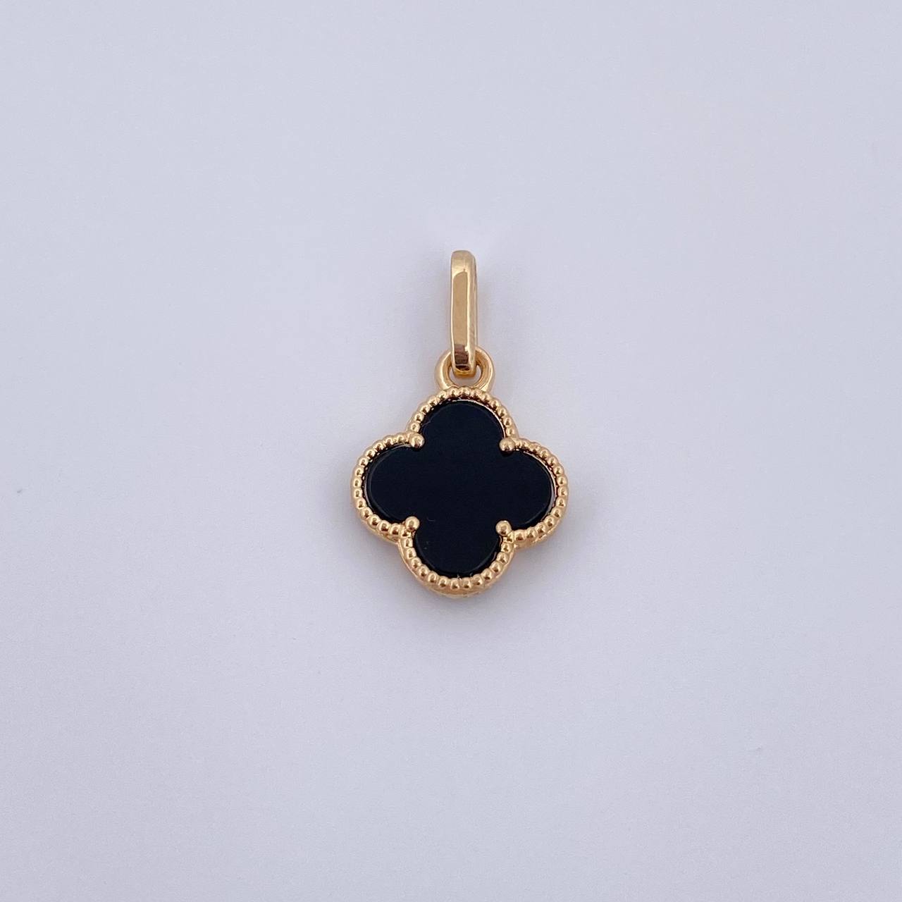 Dije Trebol 1.25gr / 2cm / Onix Negra Oro Amarillo 18K $