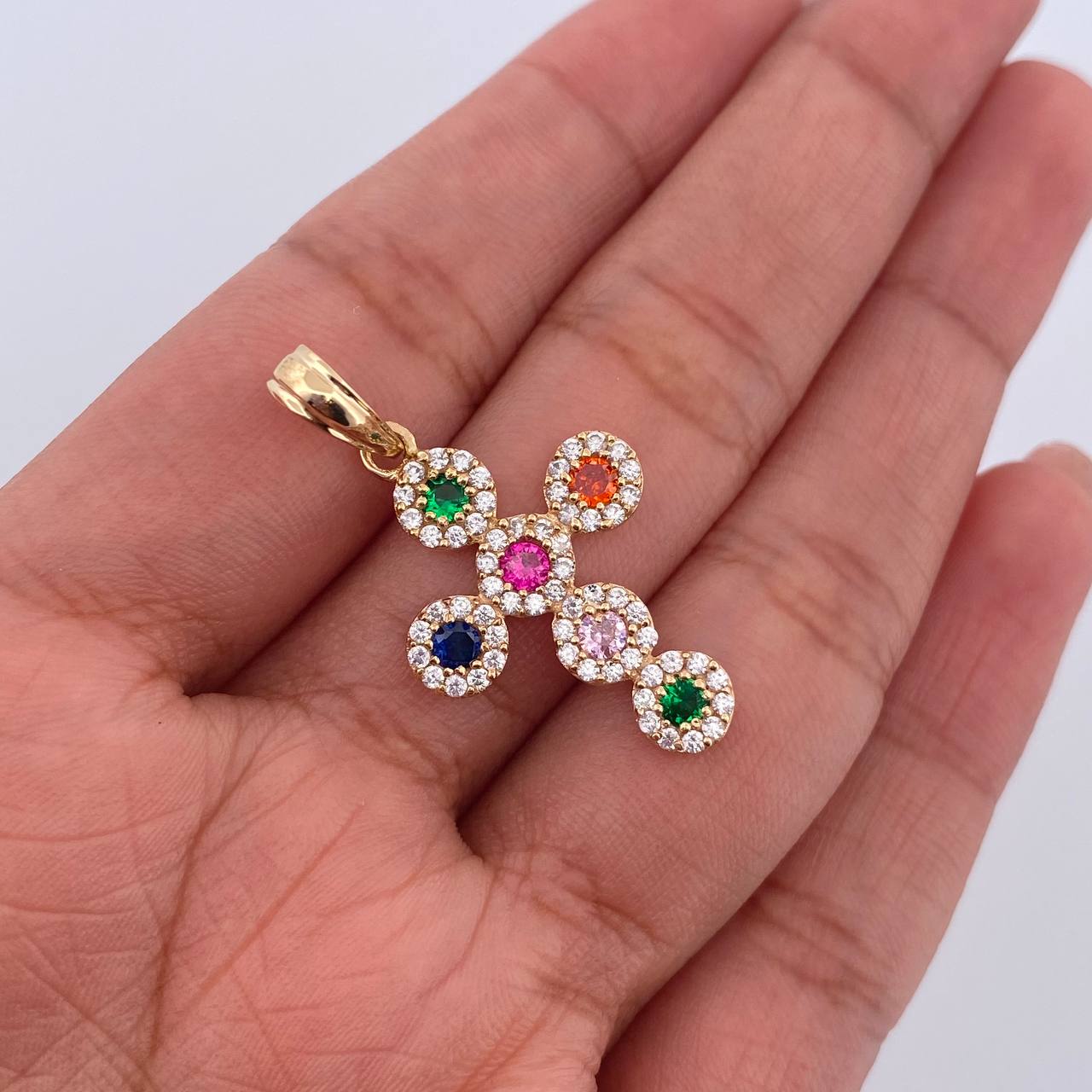 Dije Cruz Tupida 2.35gr / 3.3cm / Circones Colores Oro Amarillo 18K $