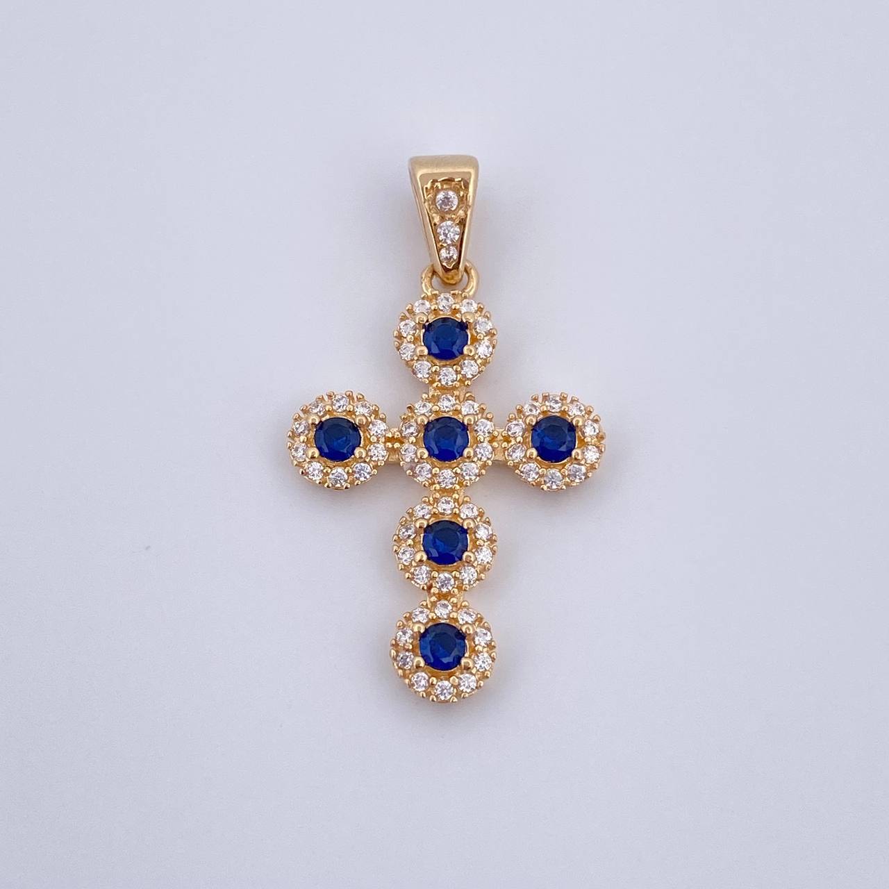 Dije Cruz Tupida 2.9gr / 3cm / Circones Azules Blancos Oro Amarillo 18K $