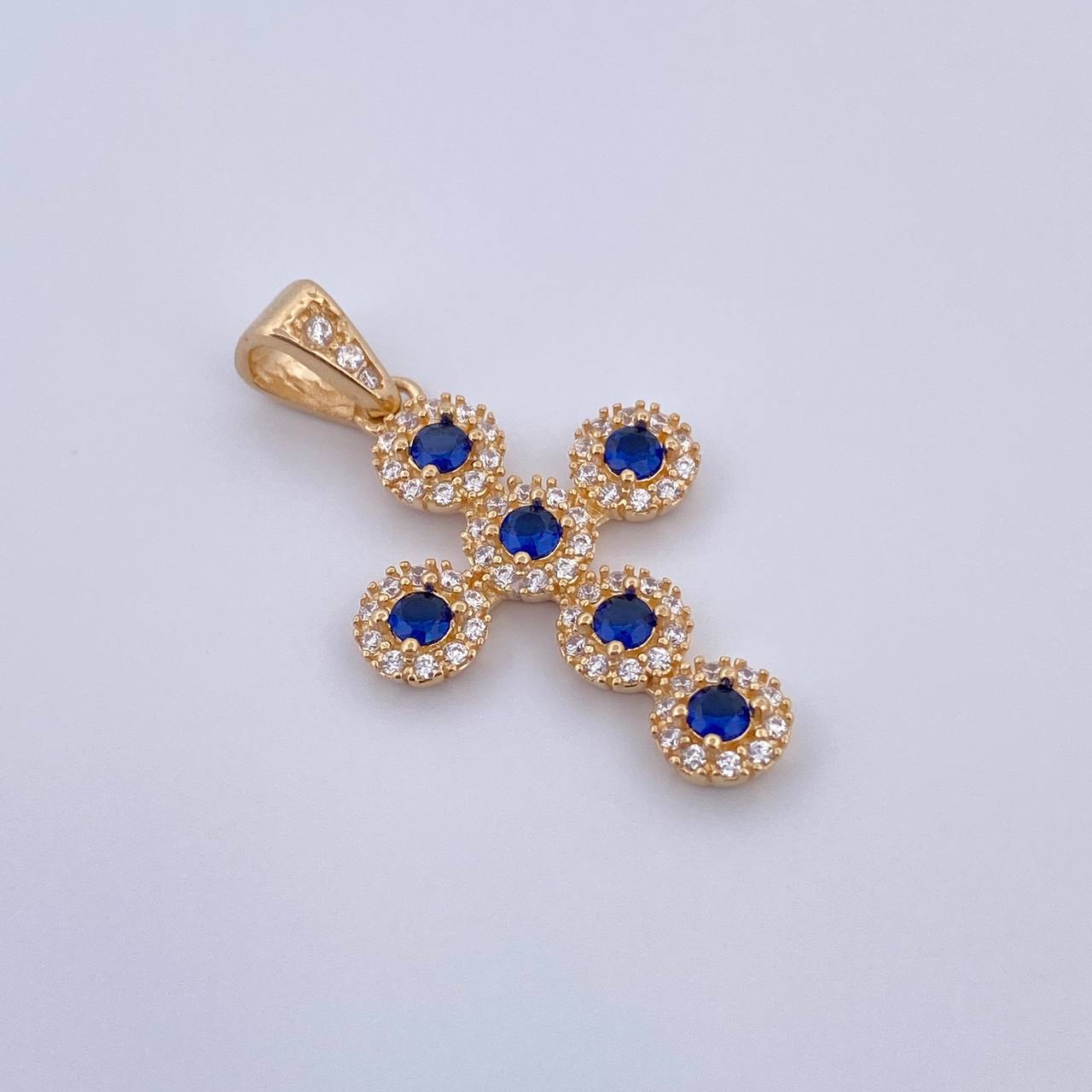 Dije Cruz Tupida 2.9gr / 3cm / Circones Azules Blancos Oro Amarillo 18K $