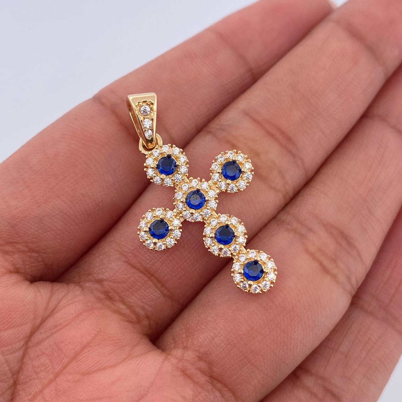 Dije Cruz Tupida 2.9gr / 3cm / Circones Azules Blancos Oro Amarillo 18K $