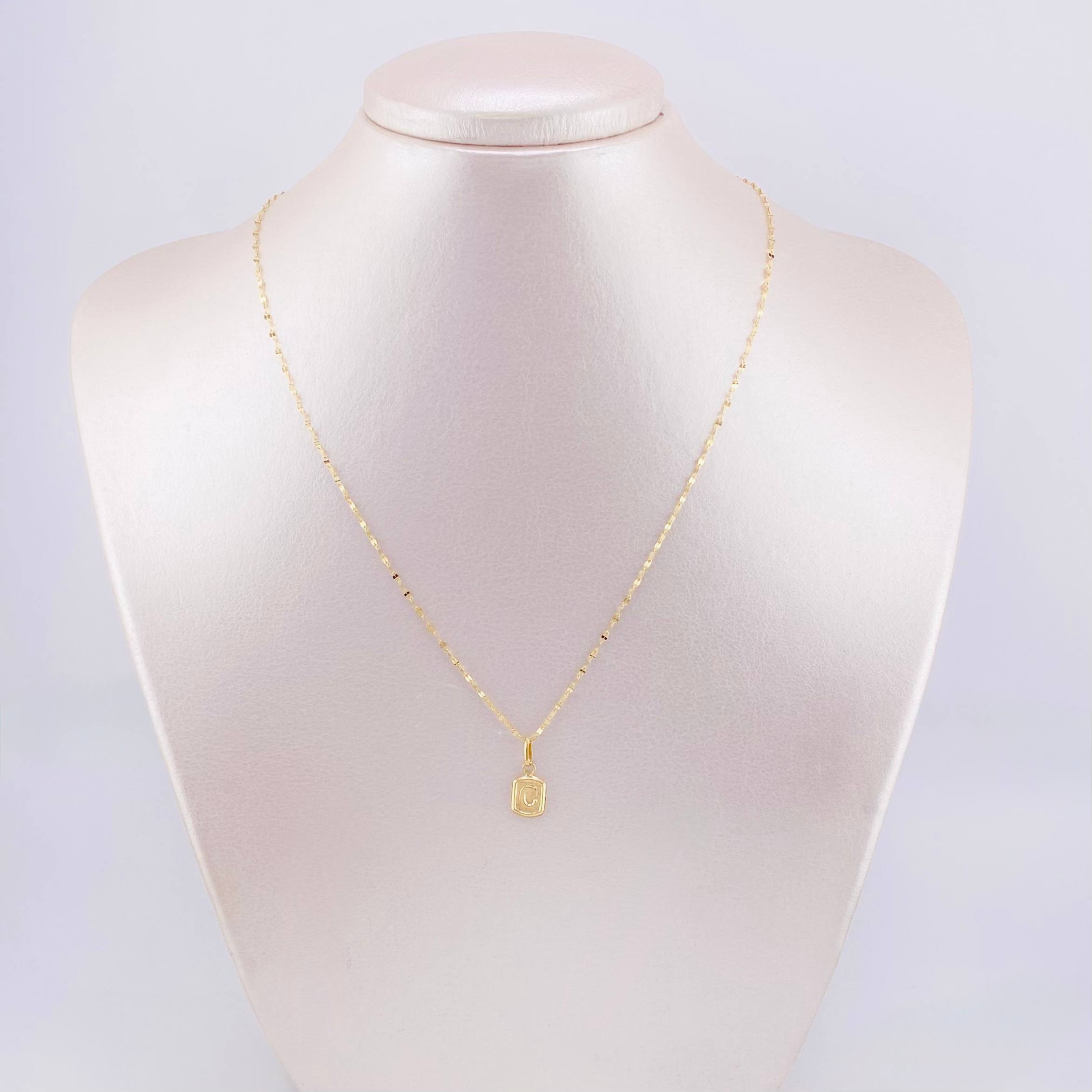 Set Cadena y Dije Flor Espejo + Letra C 1.4gr / 17 3/4 in / 1.3mm Oro Amarillo 18K *