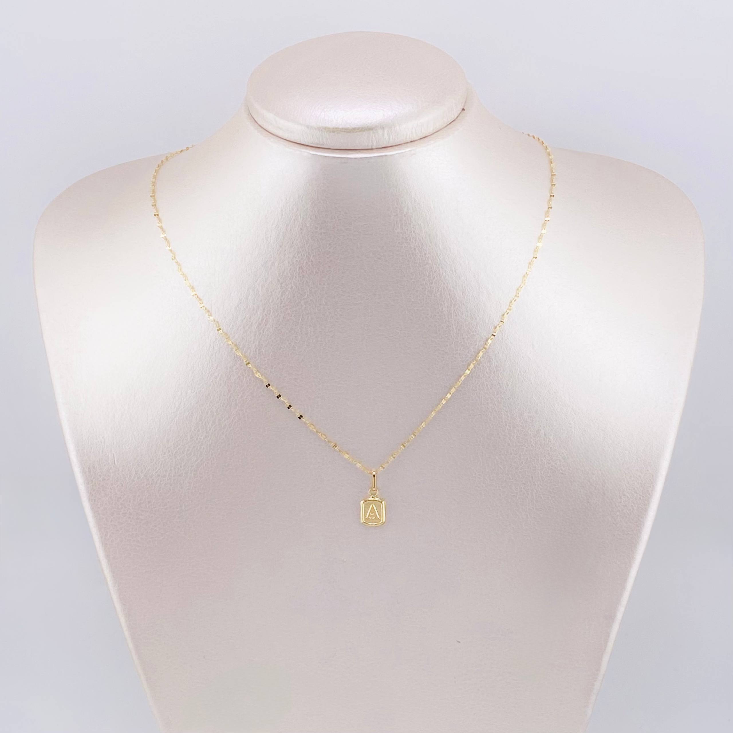 Set Cadena y Dije Flor Espejo - Letra A 1.35gr / 17 3/4 in / 1.2mm Oro Amarillo 18K ©