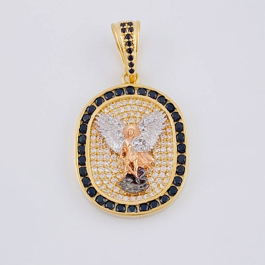 Dije Placa San Miguel Arcangel 6.9 g / 1 1/2 in Tres Oros 18K