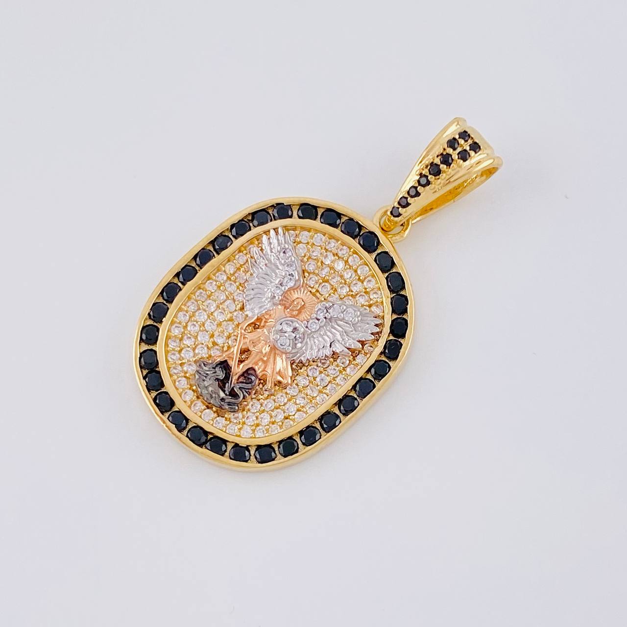 Dije Placa San Miguel Arcangel 6.9 g / 1 1/2 in Tres Oros 18K