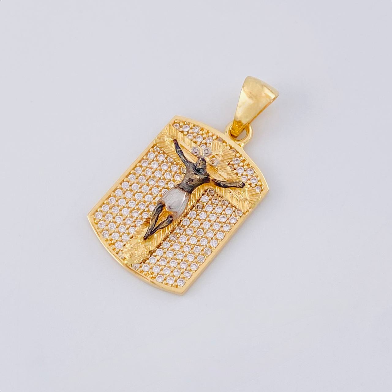 Dije Placa Cristo Señor De Los Milagros 4.4 g / 1 1/4 in Dos Oros Negro Amarillo 18K