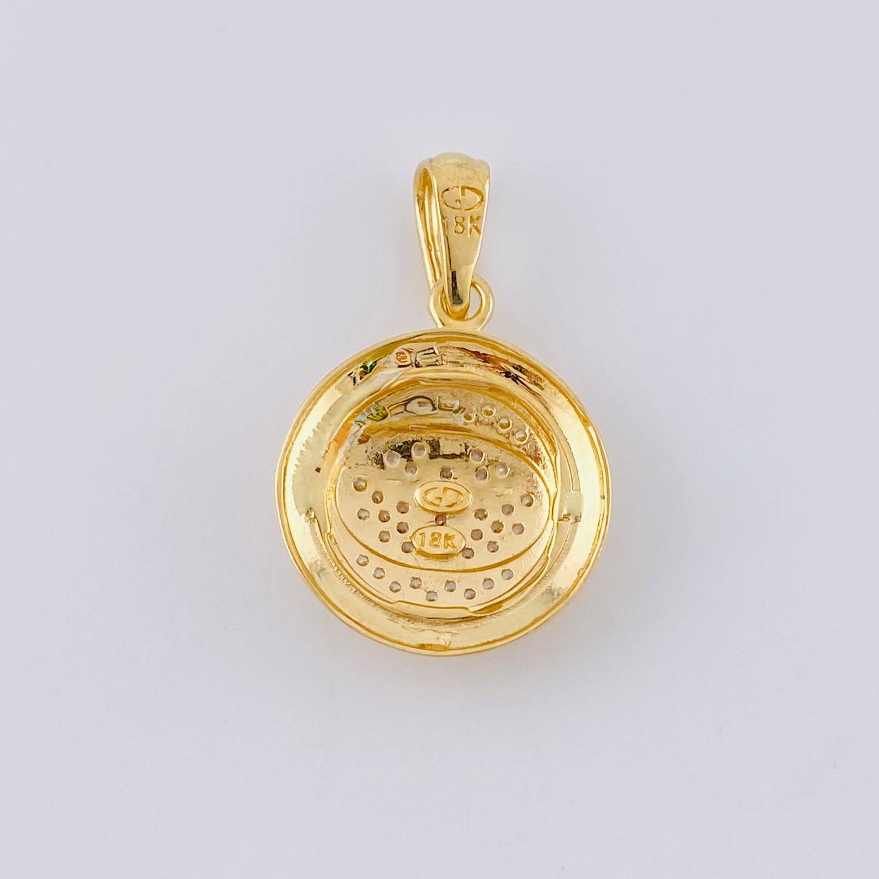 Dije Marca De Carro 3.7 g / 1 in Dos Oros Amarillo Blanco 18K