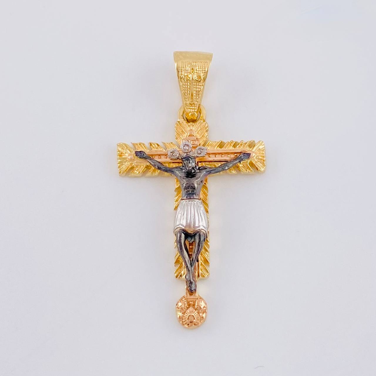 Pendant Christ Lord Of Miracles 4.6 g / 1 1/2 in Three Golds 18K
