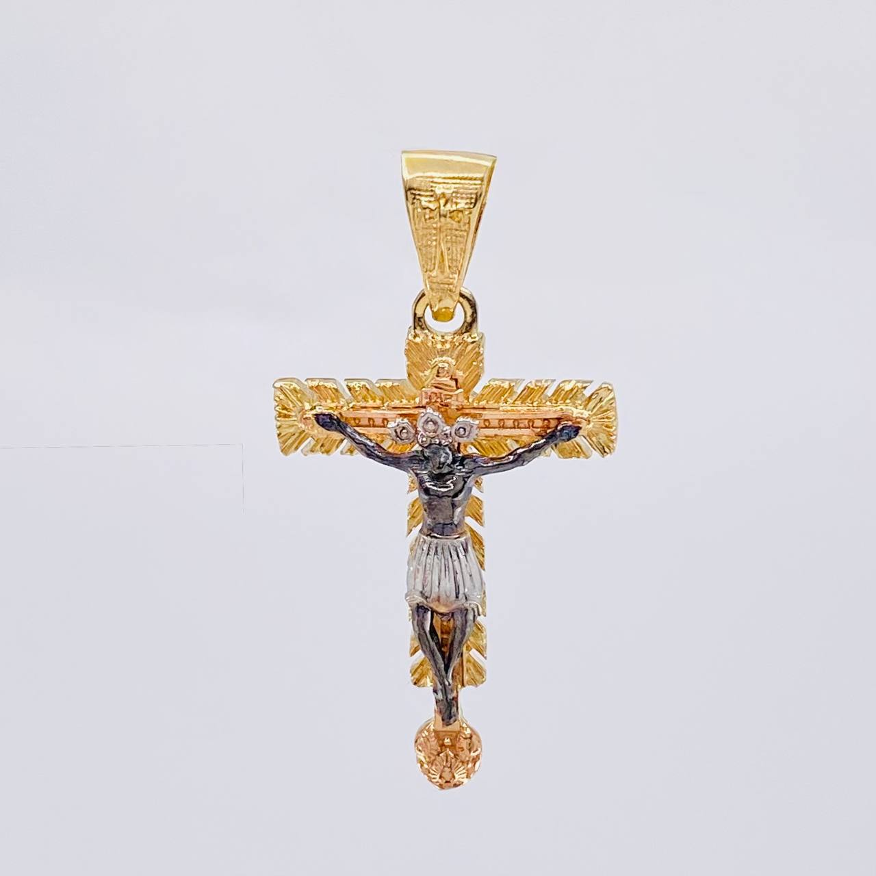 Dije Cristo Señor De Los Milagros 4.5 g / 1 1/2 in Tres Oros 18K