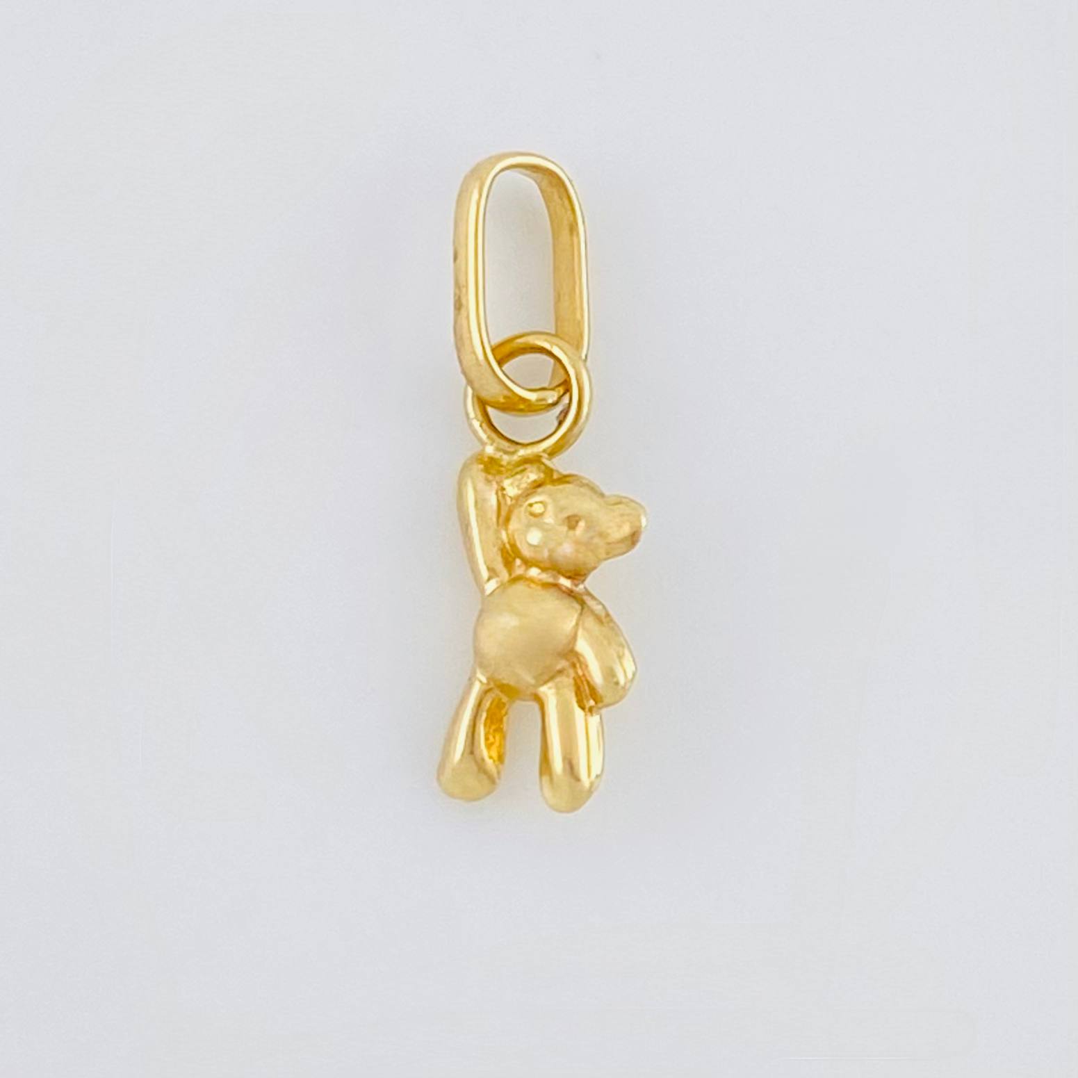Pendant Bear Hand Up 0.25 g / 1/2 in 18K Yellow Gold