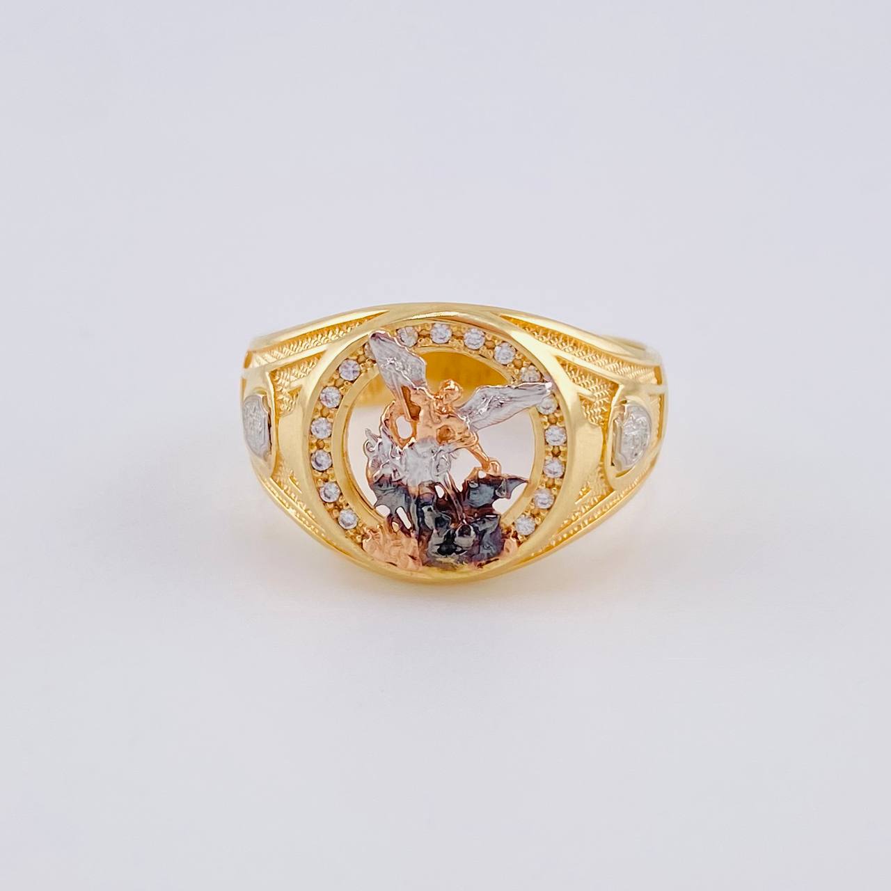 Saint Michael Archangel Ring 6.15 g / T8 3/4 Three Golds 18K