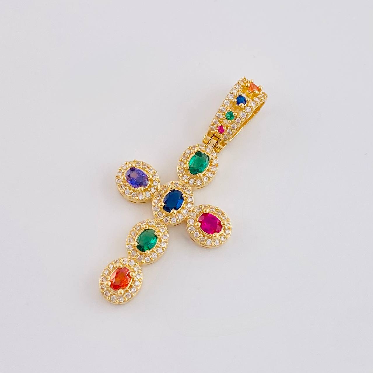 Dije Cruz Ovalo Tupida 5.8 g / 1 3/4 in Oro Amarillo 18K