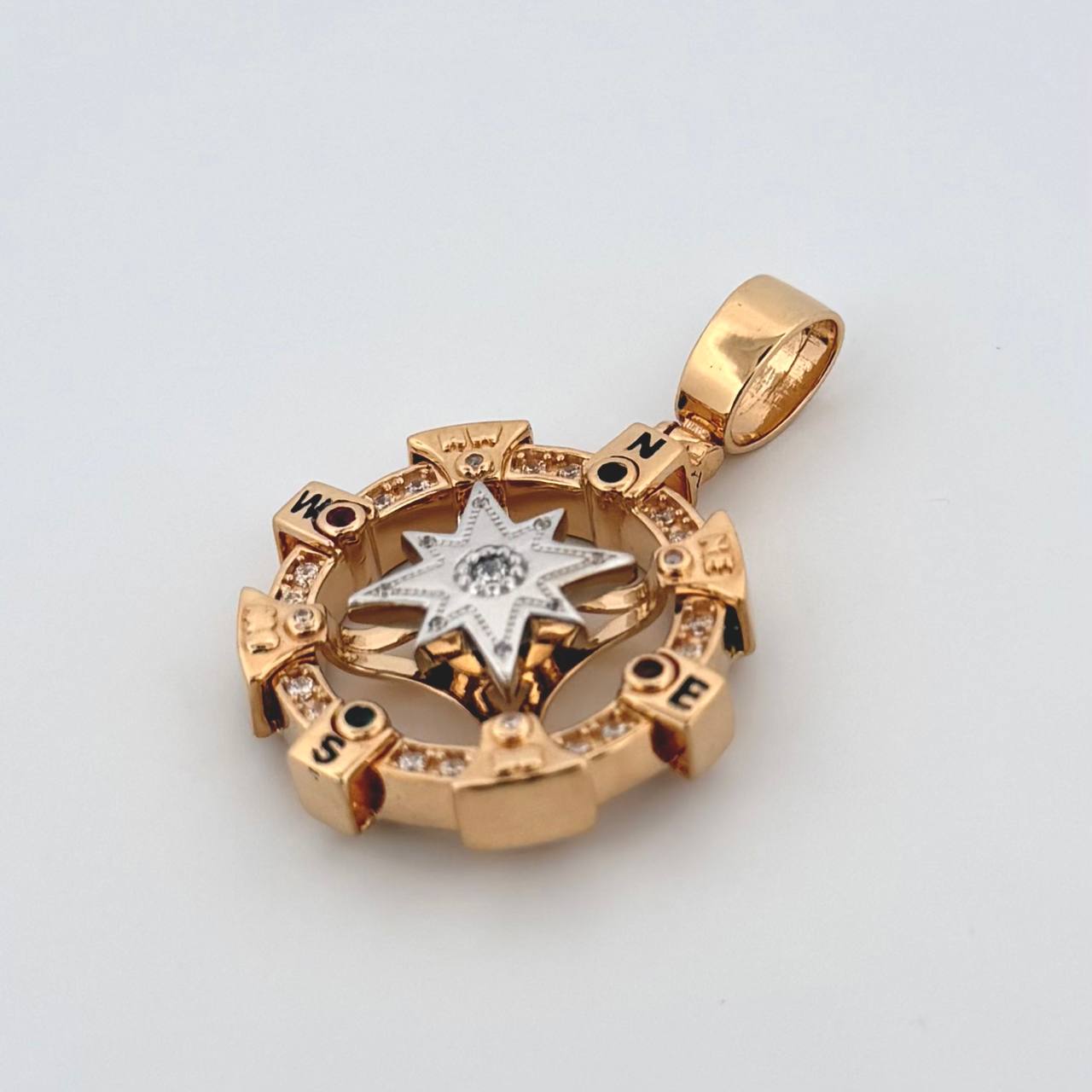 Dije Brujula 17.1gr / 1 3/4 in / Dos Oros Amarillo Blanco 18K ©