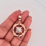 Dije Brujula 17.1gr / 1 3/4 in / Dos Oros Amarillo Blanco 18K ©