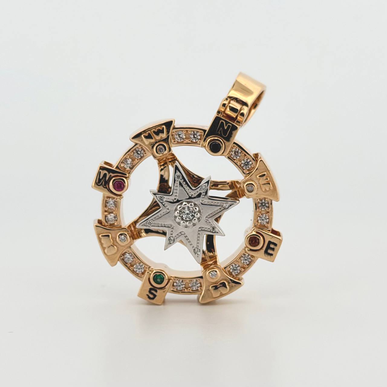 Dije Brujula 17.1gr / 1 3/4 in / Dos Oros Amarillo Blanco 18K ©