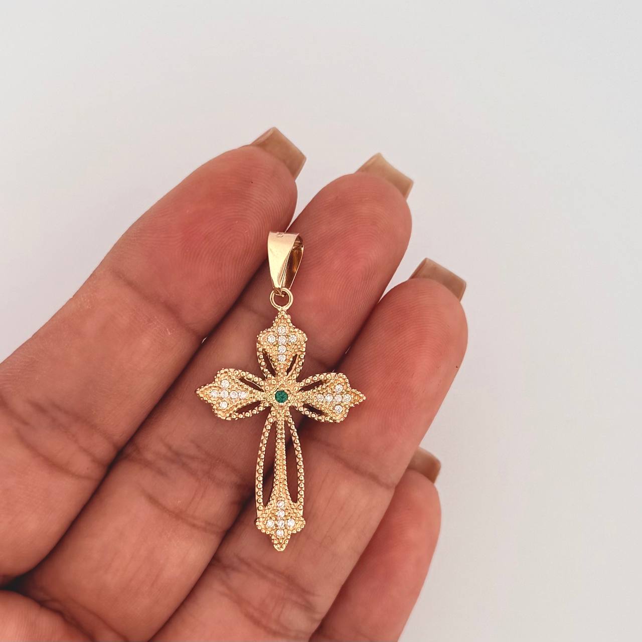 Dije Cruz Aristica 3.4gr / 1 3/4 in / Oro Amarillo 18K ©