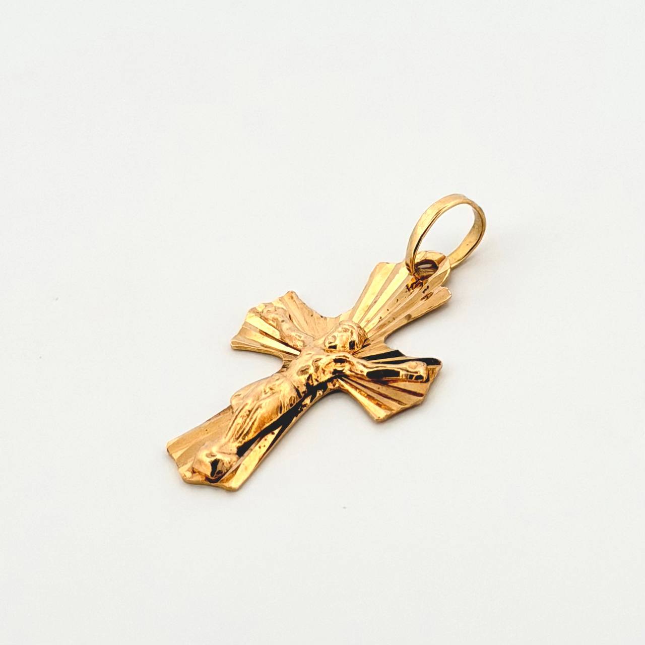 Dije Cruz Cristo 1.55gr / 1 1/4 in / Oro Amarillo 18K