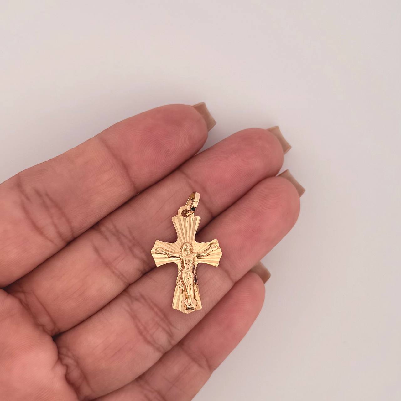 Dije Cruz Cristo 1.55gr / 1 1/4 in / Oro Amarillo 18K