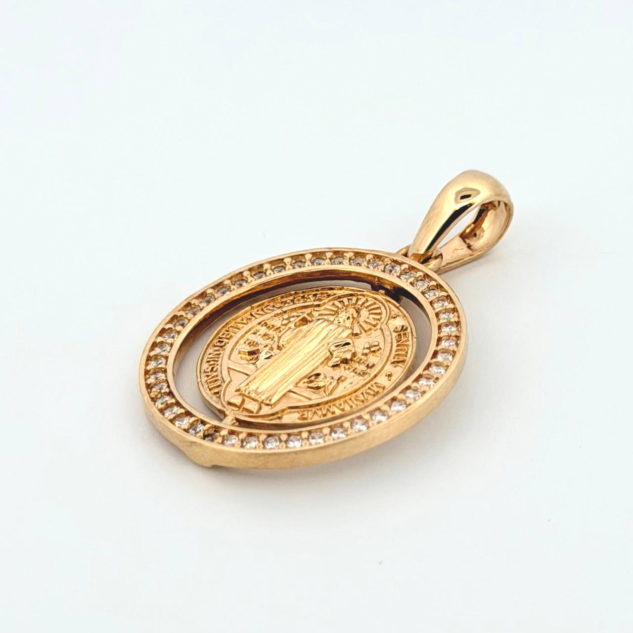 Dije Placa Circular San Benito 4.65gr / 1 1/4 in / Oro Amarillo 18K