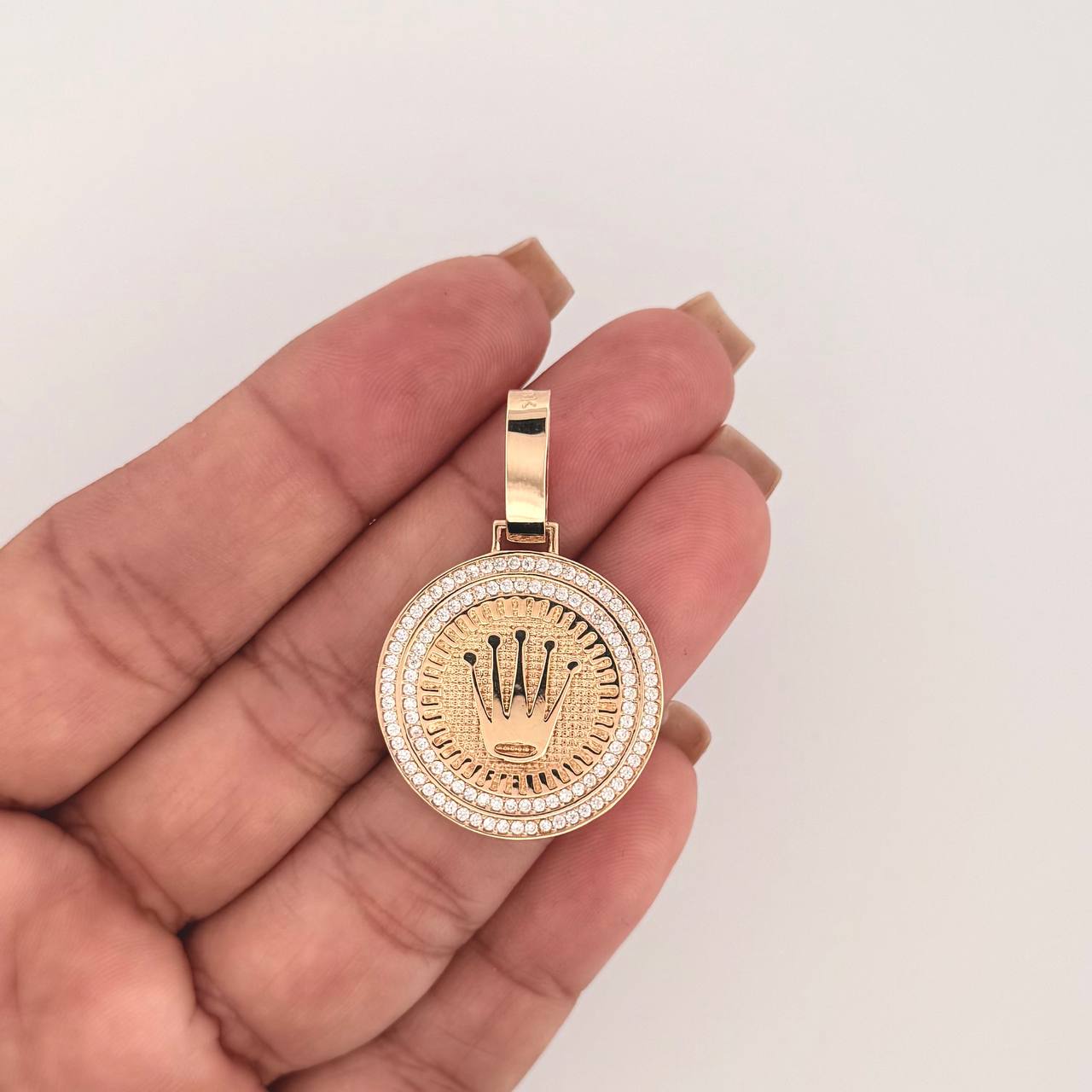 Dije Placa Corona Circular 5.7gr / 1 1/2 in / Oro Amarillo 18K