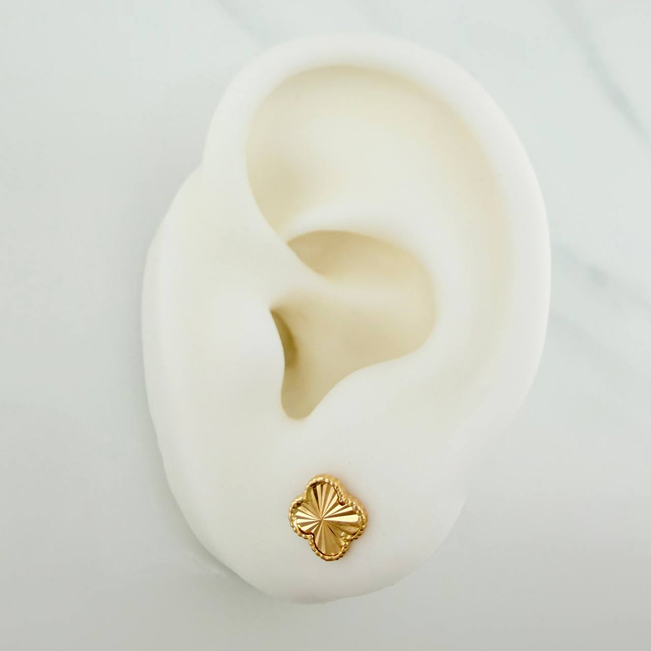 Topos Trebol 0.9gr / 6.6mm Oro Amarillo 18K &