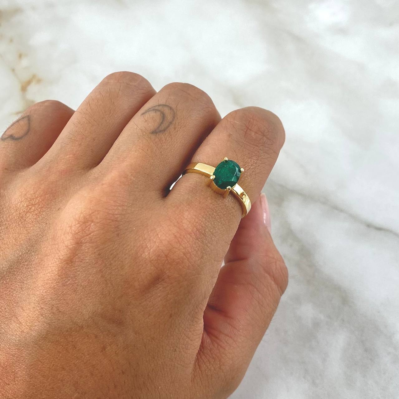 Oval Solitaire Ring 3.4gr / Size 6 1/4 / Emerald 2.0 Qts 18K Yellow Gold (Jewelry)