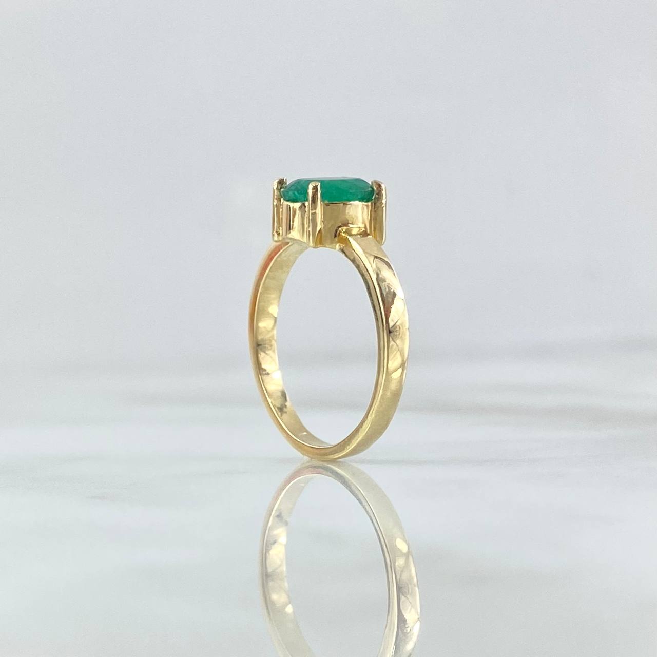 Oval Solitaire Ring 3.4gr / Size 6 1/4 / Emerald 2.0 Qts 18K Yellow Gold (Jewelry)