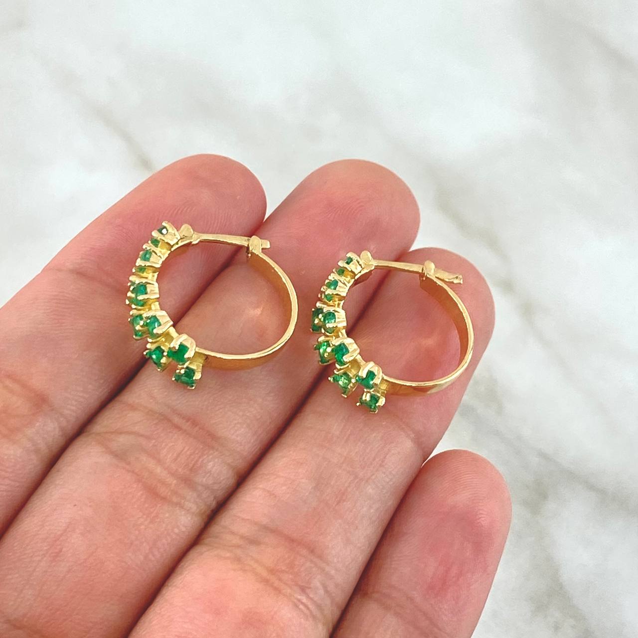 Hoop Earrings Zig Zag Dispar 3.75gr / 1.9cm / Emeralds 1.0 Qts 18K Yellow Gold (Jewel)