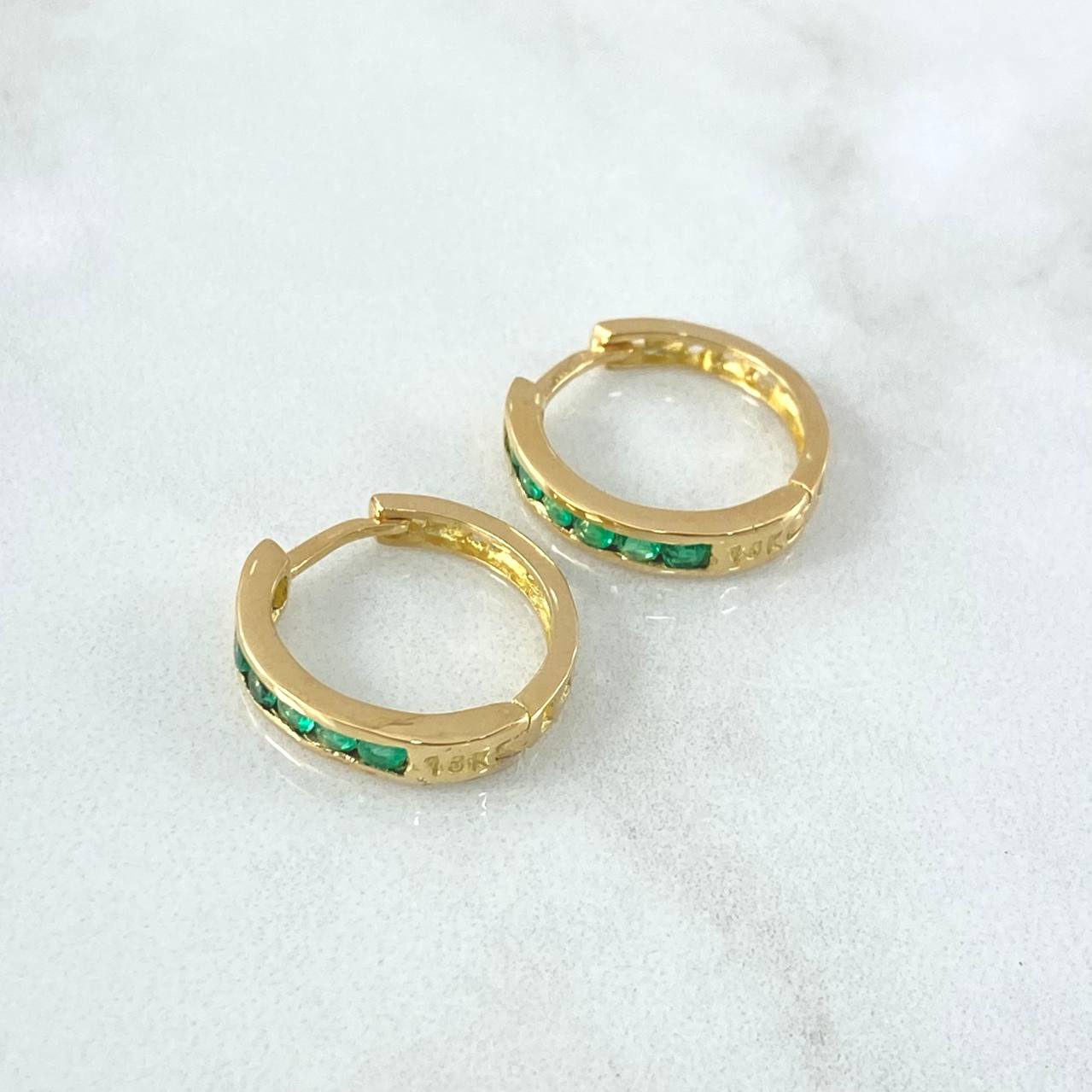 Candongas Carril Encerrado Esmeraldas 1.2 Qts 3.8gr / 3/4 in / Oro Amarillo 18K *