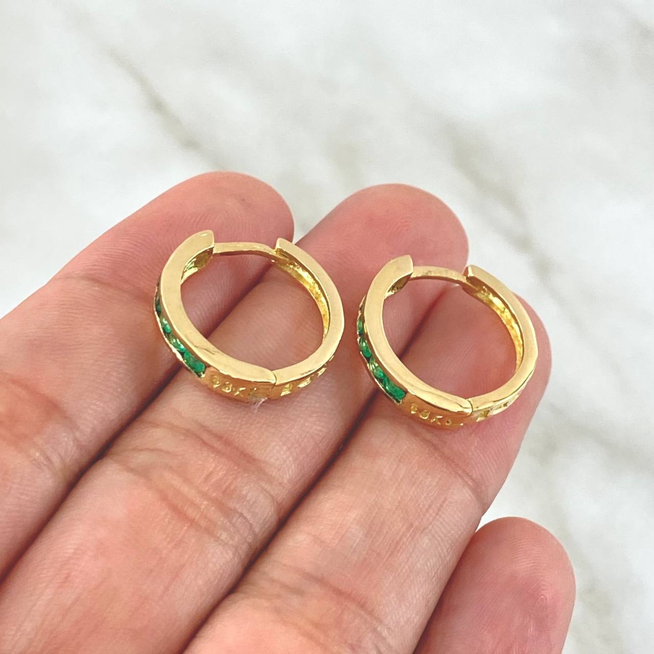 Candongas Carril Encerrado Esmeraldas 1.2 Qts 3.8gr / 3/4 in / Oro Amarillo 18K *