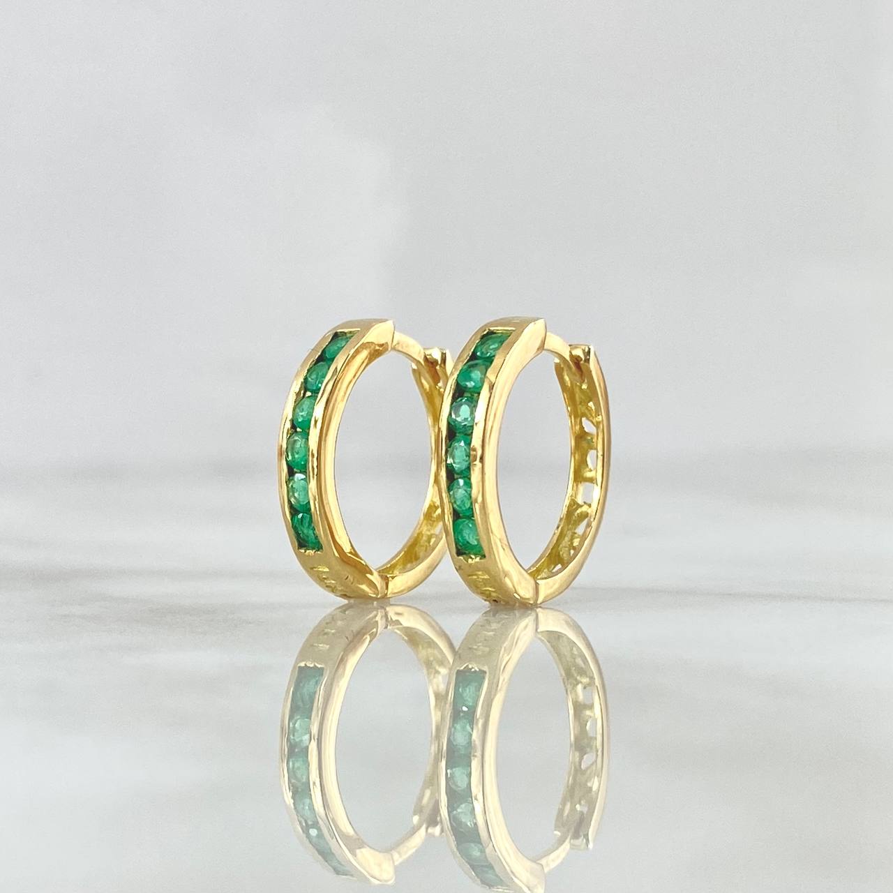 Candongas Carril Encerrado Esmeraldas 1.2 Qts 3.8gr / 3/4 in / Oro Amarillo 18K *